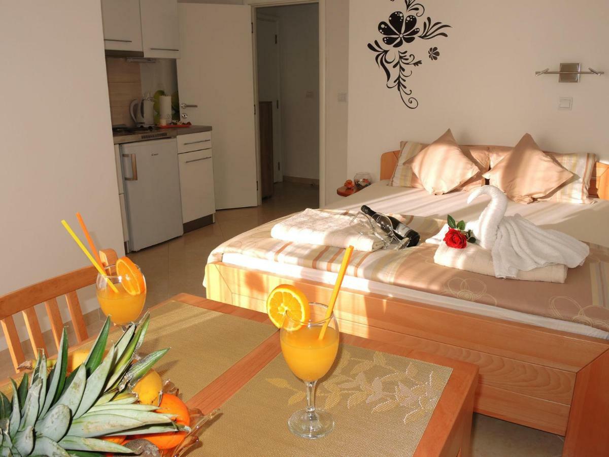 Iva Apartmani Tribalj Exteriör bild