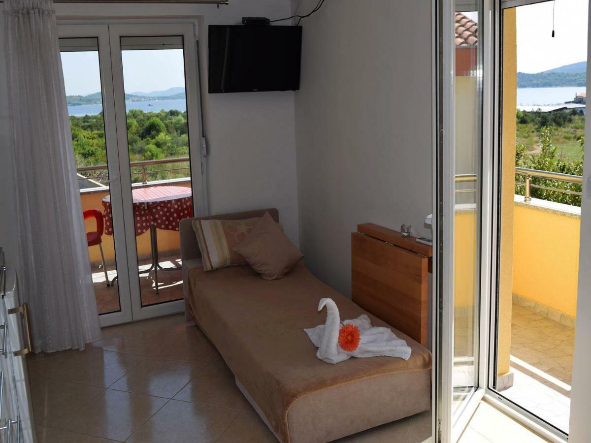 Iva Apartmani Tribalj Exteriör bild